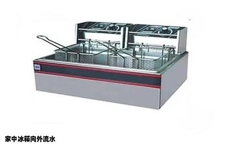 家中冰箱向外流水